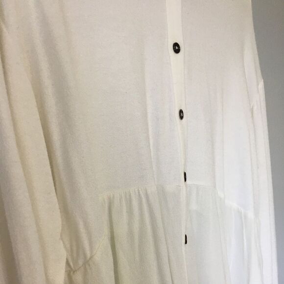 Everleigh • White Long Sleeve Button Down Flowy XS - Picture 4 of 10